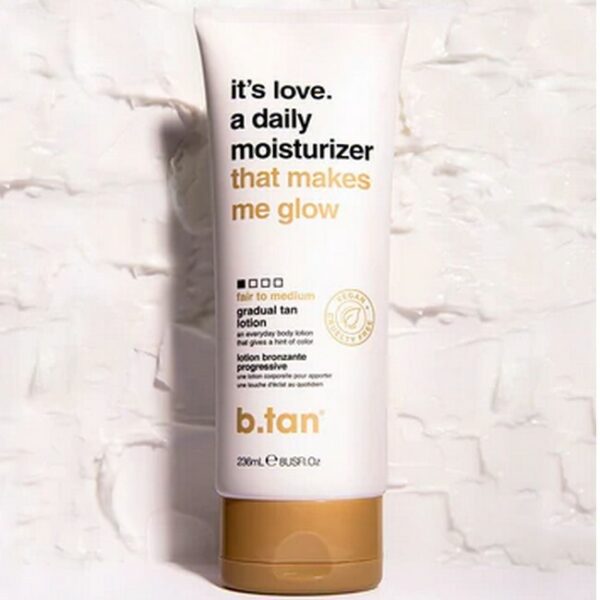 b.tan - Its Love A Daily Moisturiser That Makes Me Glow - 236 ml - b.tan